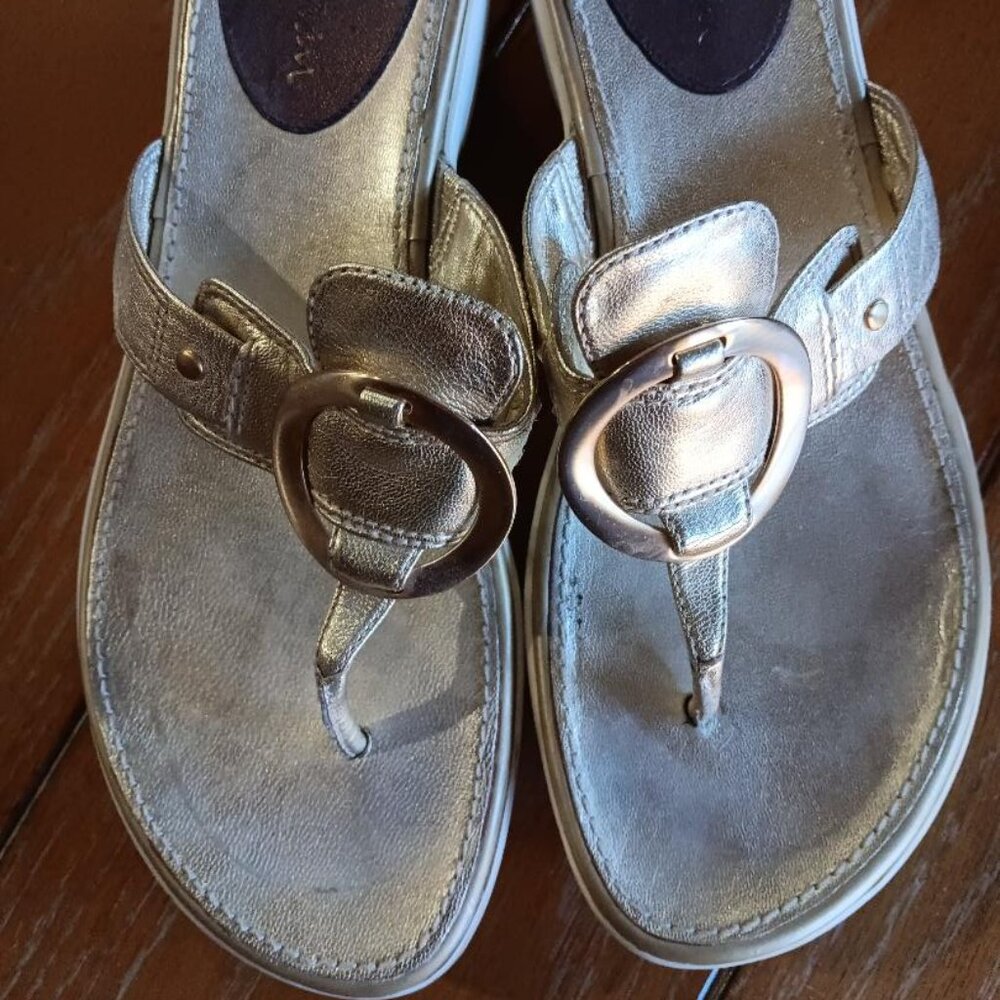 Cole Haan Nike Air G Series Tatum sandals in size 8.5 B (Medium) in gold leather